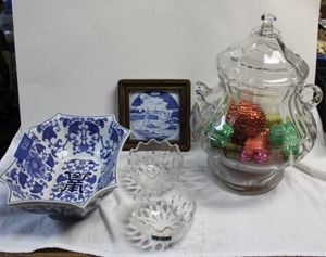 lot 920 image: Large clear jar, Pair of Lead Crystal bowls, Blue and white China bowl,  and blue and white tile