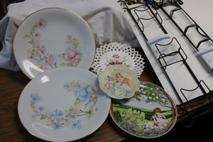 lot 916 image: Collector plates with plate racks