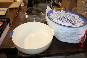 lot 925 image: Large bowls - Villeroy & Boch, Clear glass and Blue glass. Plus plastic bowls