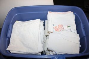 lot 950 image: Kitchen dish towels (many with embroidery) - 1 tote)