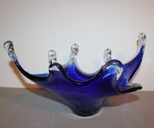 lot 953 image: Blue hand blown glass bowl