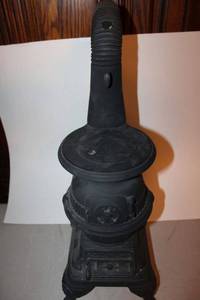 lot 956 image: Ceramic of vintage stove