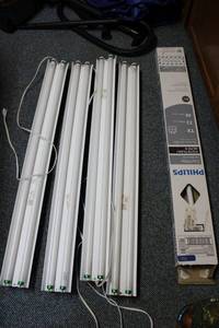 lot 900 image: Shop lights and replacement bulbs