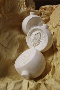 lot 982 image: Unpainted Ceramics - 1 Box 42pcs