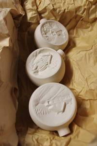 lot 984 image: Unpainted Ceramics - 1 Box apx 42pcs