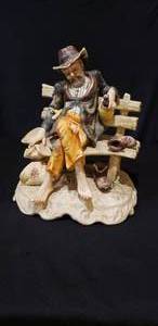 lot 979 image: Capodimonte figurine