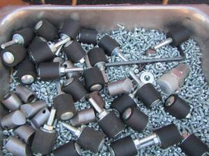 lot 35 image: large qty of screws