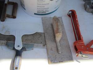 lot 87 image: painters hand tools - scrappers