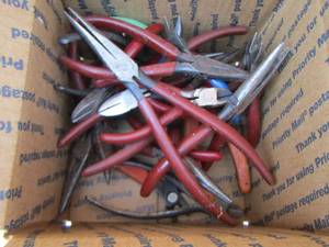 lot 104 image: needle nose plyers  qty over 10 pair