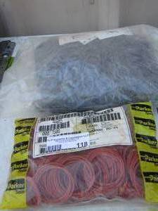 lot 118 image: rubber seals red - black