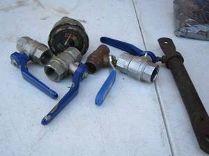 lot 119 image: shut off valves qty 4  &  BATTERYGENERATOR GAUGE