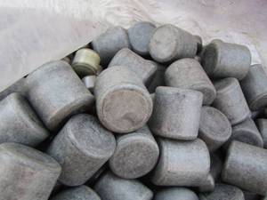 lot 125 image: LEAD PLUGS