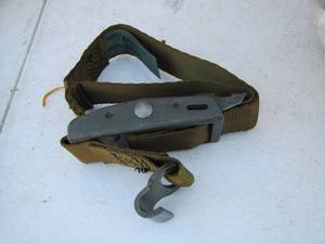 lot 172 image: Green Army Straps