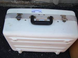lot 176 image: white case empty