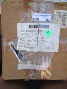 lot 180 image: FLOOD LIGHTS   RETAILS 279.99