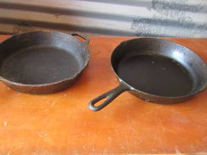 lot 12 image: CAST IRON SKILLETS  -  LODGE  &  KOREA