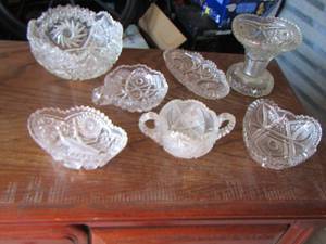 lot 26 image: PRESSED GLASS - VASE & VARIOUS  BOWLSTRAYS ,