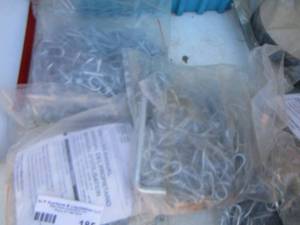 lot 185 image: chains in bags