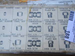 lot 188 image: TRAY OF BRASS FITTINGS OF VARIOUS SIZES & TYPES