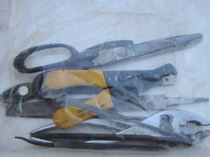 lot 204 image: Tool lot - SISSORS, PLIERS,  WIRE CUTTERS, FILE