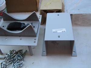 lot 210 image: VARIOUS STEEL BRACKETS