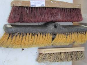 lot 259 image: PUSH broom ends no handles