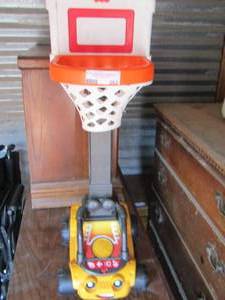 lot 326 image: KIDS BASKETBALL GOALGAME