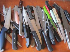 lot 331 image: LOT OF KITCHEN KNIVES