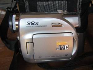 lot 291 image: JVC DIGITAL VIDEO CAMERA 32X OPTICAL ZOOM  WITH CASE