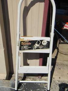 lot 295 image: UTILITY 2 STEP LADDER