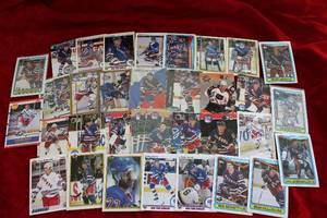 lot 12 image: New York Rangers Hockey Trading Card Lot