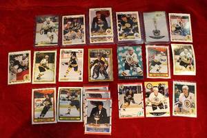 lot 31 image: Boston Bruins Hockey Trading Cards