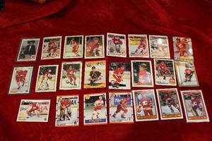lot 168 image: Calgery Flames Hockey Trading Cards