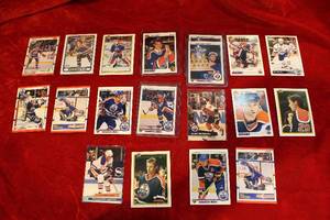 lot 196 image: Edmonton Oilers Hockey Trading Cards