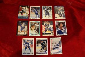 lot 302 image: Toronto Maple Leafs Hockey Trading Cards