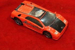 lot 293 image: 1990 Hot Wheels Orange Final Run Lamborghini Race Car