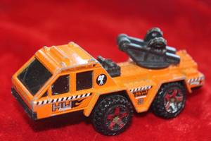 lot 233 image: 1988 Hot Wheels Stunt Crane