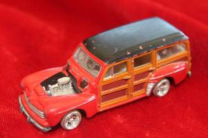 lot 229 image: 1999 48 Ford Wagon