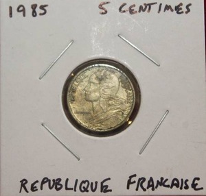 lot 7 image: 1985 French 5 Centimes Coin