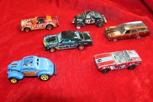 lot 48 image: Hot Wheels Cars