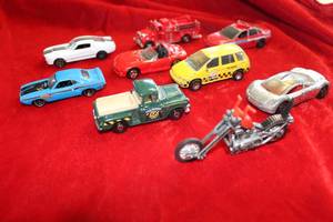 lot 94 image: Matchbox and Hot Wheels Cars Including a 1990 Matchbox Nissan Prarie