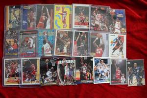 lot 334 image: Hakeem Olajuwon, Clyde Drexler and More Basket Ball Trading Cards