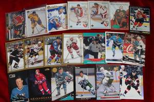 lot 369 image: Random Hockey Trading Card Lot