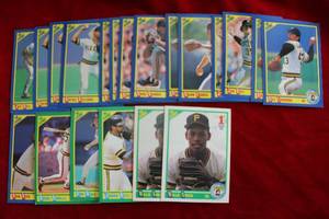 lot 232 image: 1990 Score Pittsburgh Pirates Baseball Trading Cards