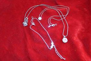 lot 370 image: AVON Jewelry Lot