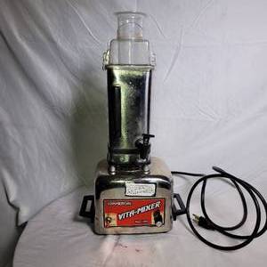 lot 176 image: Vintage 1980s WORKING Stainless Steel Vita-Mixer Maxi 4000