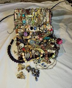 lot 194 image: Jewelry Box Treasure Trove Over Flowing with Beautiful Jewelry