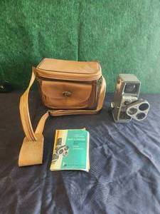 lot 8 image: Vintage Bell & Howell Electric Eye 8mm camera