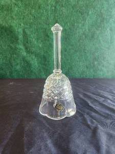 lot 11 image: 24% lead crystal Bell