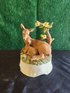 lot 14 image: Deer themed music box